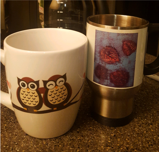 Two coffee cups sitting on a counter